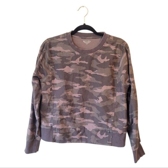 Athleta Women's Green Camo Structured Pullover Sweatshirt Size M - Picture 1 of 7
